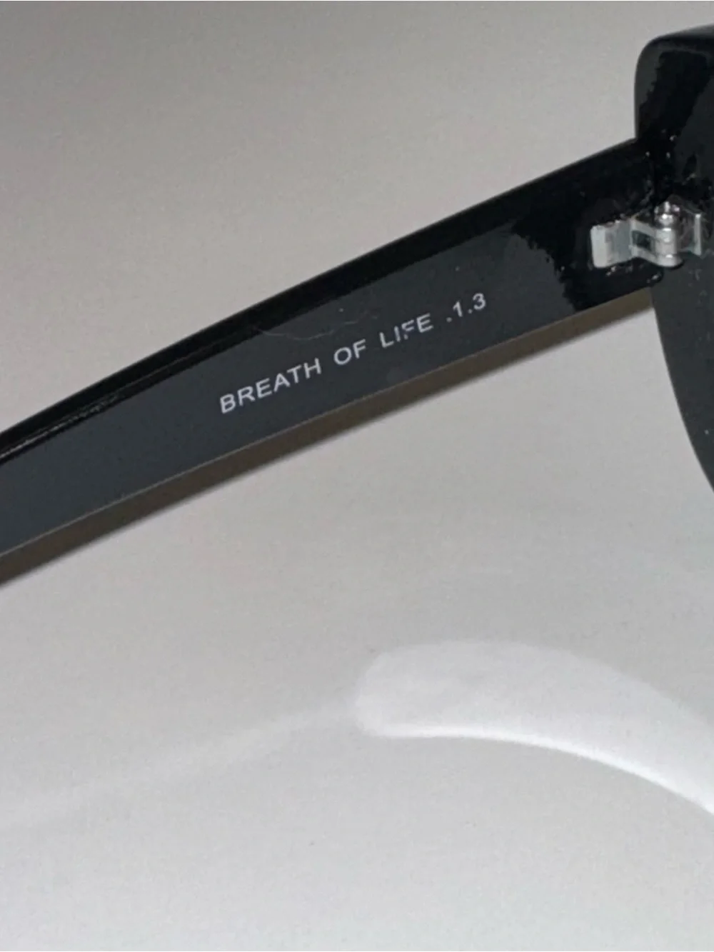 QUAY Australia Breath Of Life Sunglasses - Black Frames Gradient Purple Lens NWT